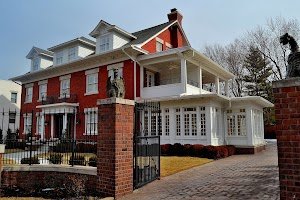 Oak Street Mansion